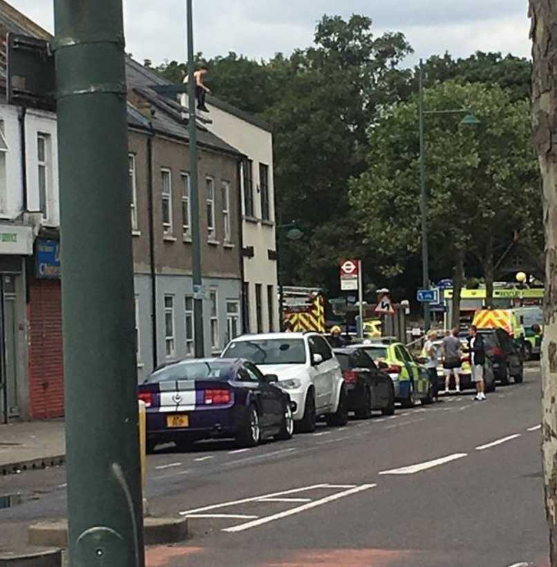 Eirth Street Closed After Man Takes To Roof