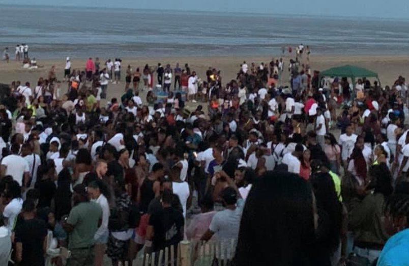 Four Officers Injured Poo Left On The Sand As Coach Loads Of Chavs Meet On Greatstone Beach