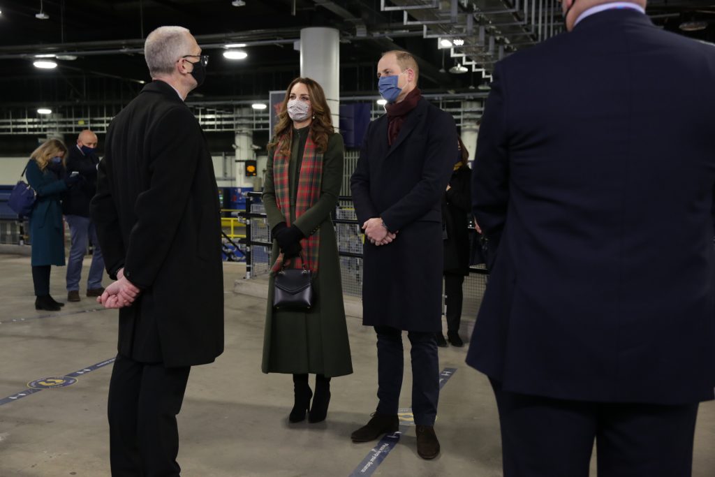 Their Royal Highnesses, The Duke And Duchess Of Cambridge Invited Transport Workers To Join Them In Watching Legendary Christmas Singer Shakin’ Stevens To Perform “merry Christmas Everyone” On Euston Station Concourse
