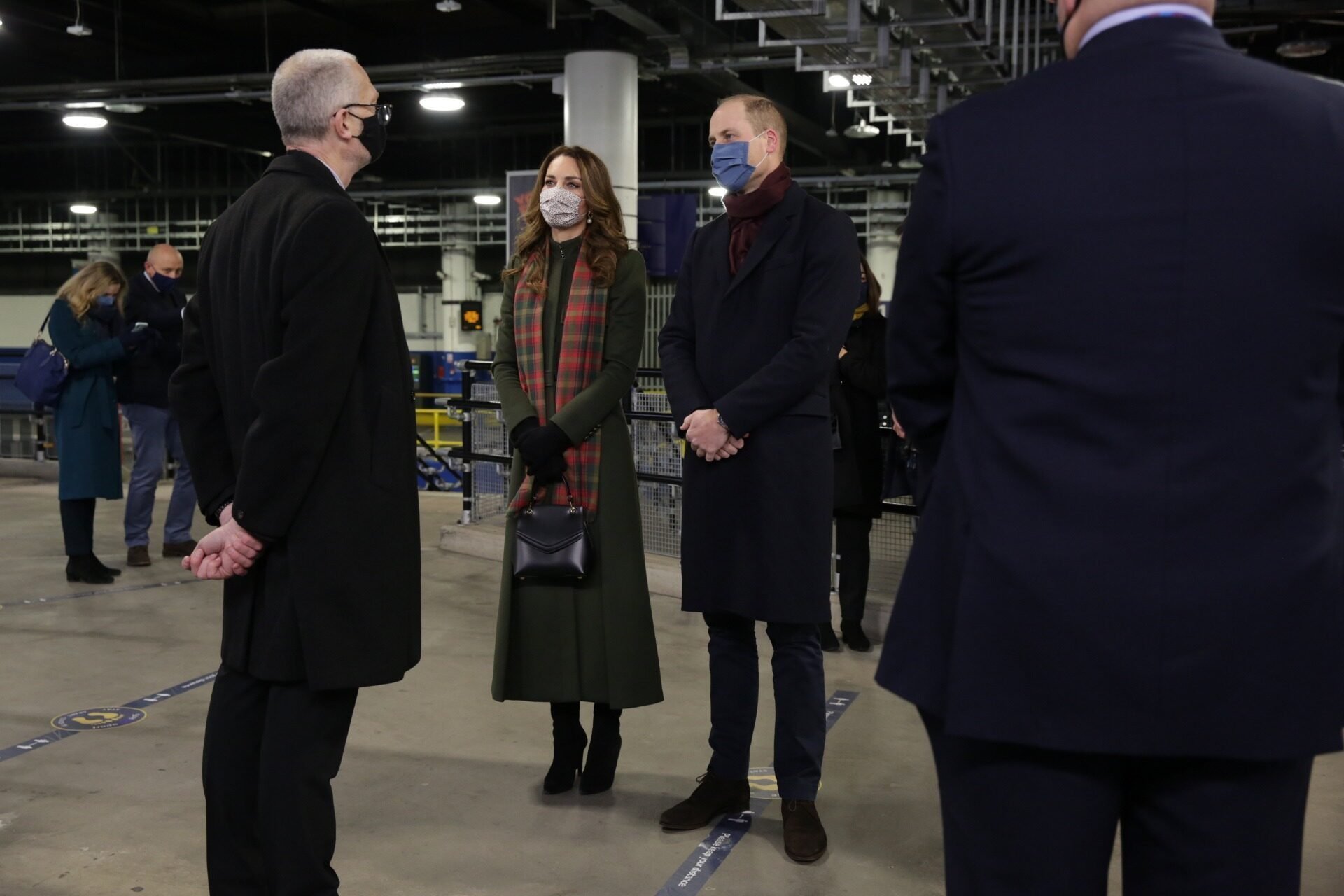 Their Royal Highnesses, The Duke And Duchess Of Cambridge Invited Transport Workers To Join Them In Watching Legendary Christmas Singer Shakin’ Stevens To Perform “merry Christmas Everyone” On Euston Station Concourse