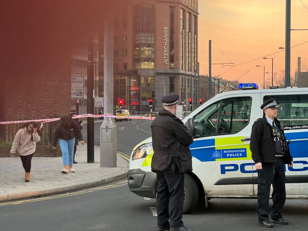 Roads Are Closed And Buildings  Evacuated In Croydon Due To A "suspicious Vehicle" The Vehicle Has A Laptop In It And Police Have Thrown The Area Into Lockdown