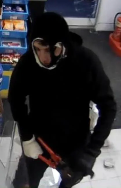 Bournemouth Burglar Raids McColl’s for Booze and Cigarettes – Police Release CCTV to Catch Crook