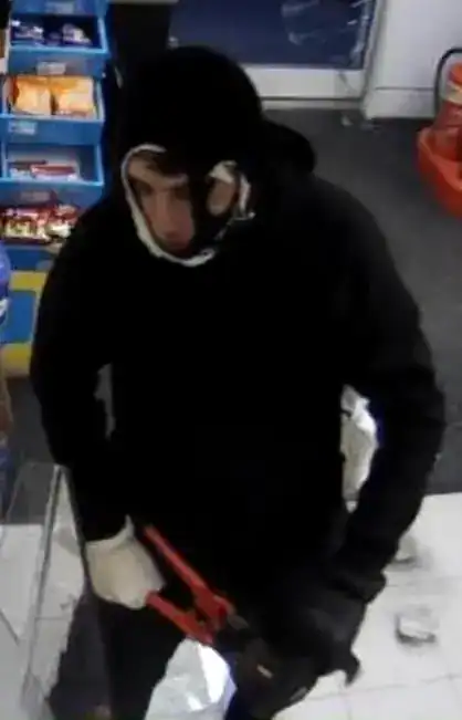 Late-Night Ringwood McColl’s Burglary: Police Release CCTV Image of Cigarette and Alcohol Thief