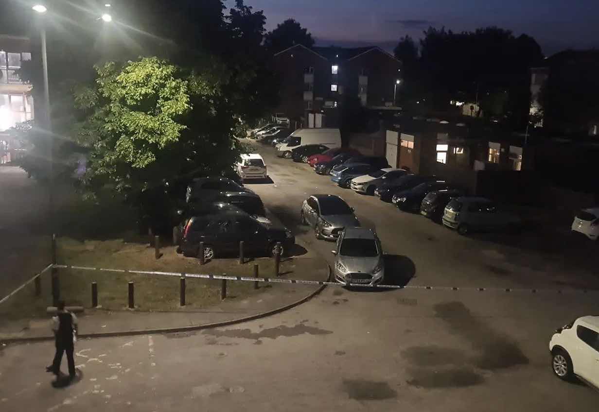 Police launch murder investigation on Stonebridge estate in London – (ID 525974)