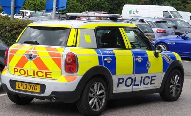 Police in Surrey are appealing for witnesses after a man was stabbed in the chest in Horley last night – (ID 530220)