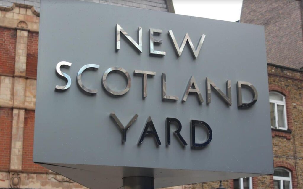 Two serving Metropolitan Police officers have been charged following a fatal collision – (ID 531348)