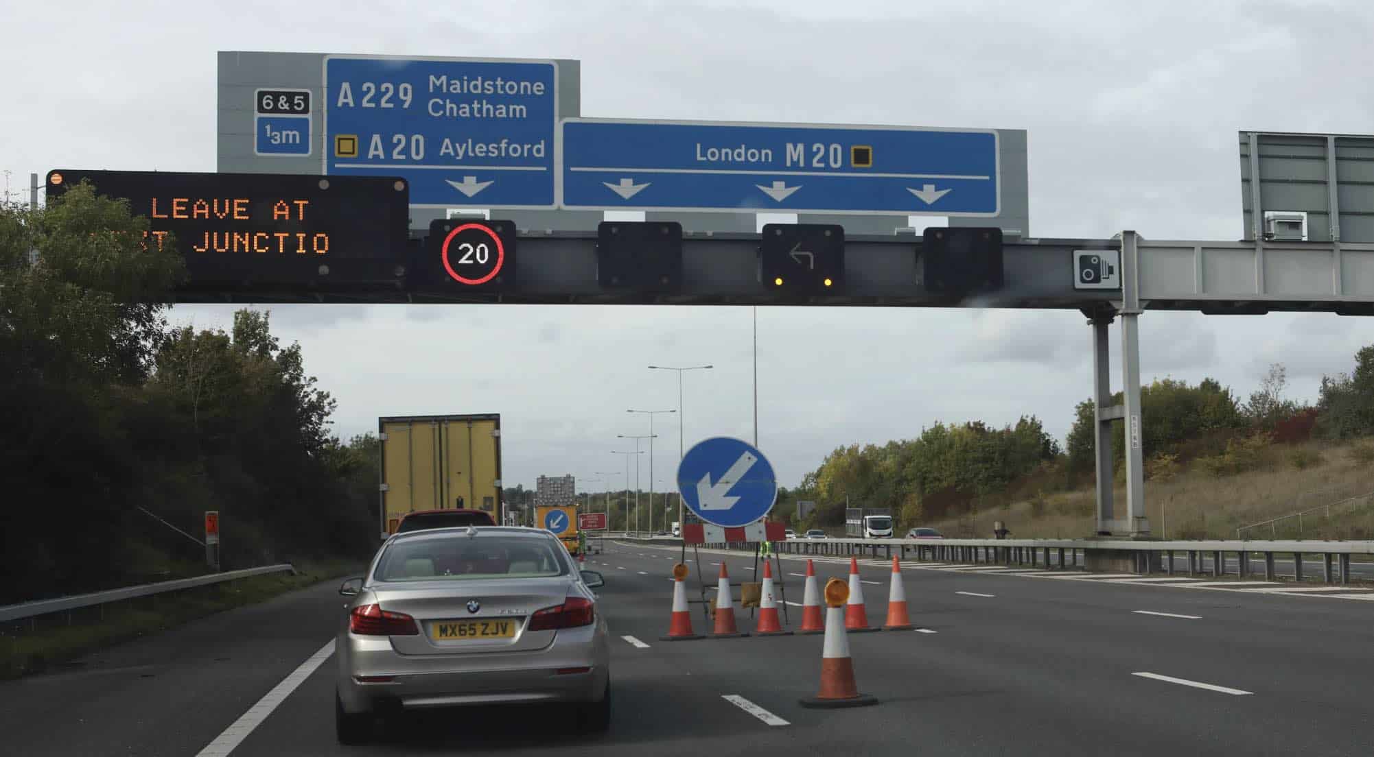 The M20 westbound is closed between J6 and J5 near Maidstone, due to a broken down lorry and significant diesel spill – (ID 530975)