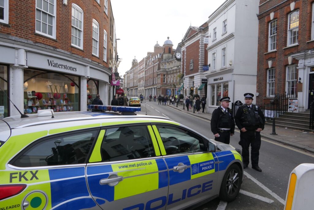 The victim was rushed to the hospital after he was stabbed in the leg in broad daylight – (ID 534654)