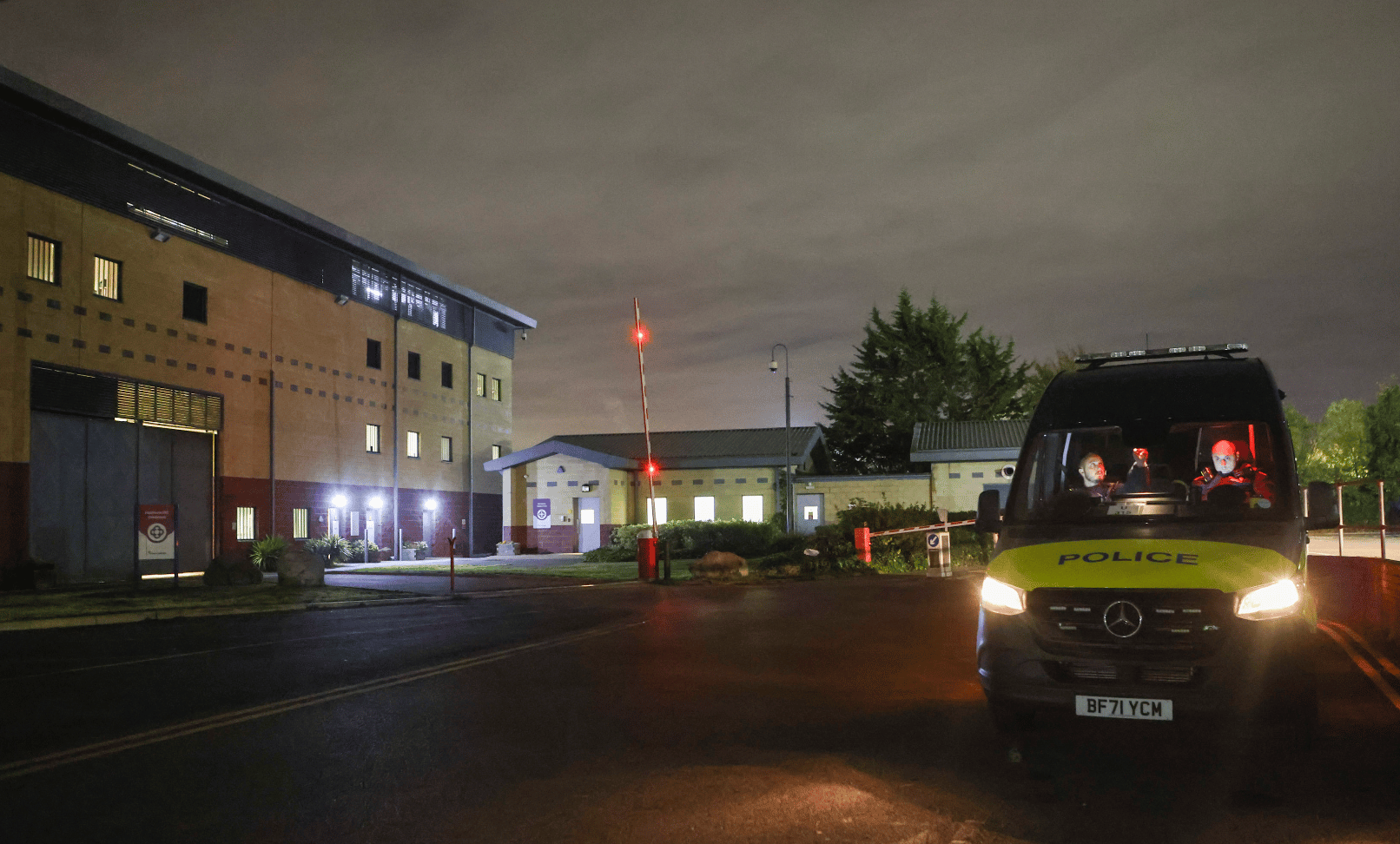 Updated: Exclusive: Met TSG riot Police called to Harmondsworth detention centre after major disturbance breaks out in the early hours – …