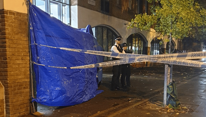 A Man Has Died In The Reception Area Of The Stoke Newington Police Station:he Hadn't Been Detained Or Arrested By Officers And He Entered The Front Office Of His Own Volition