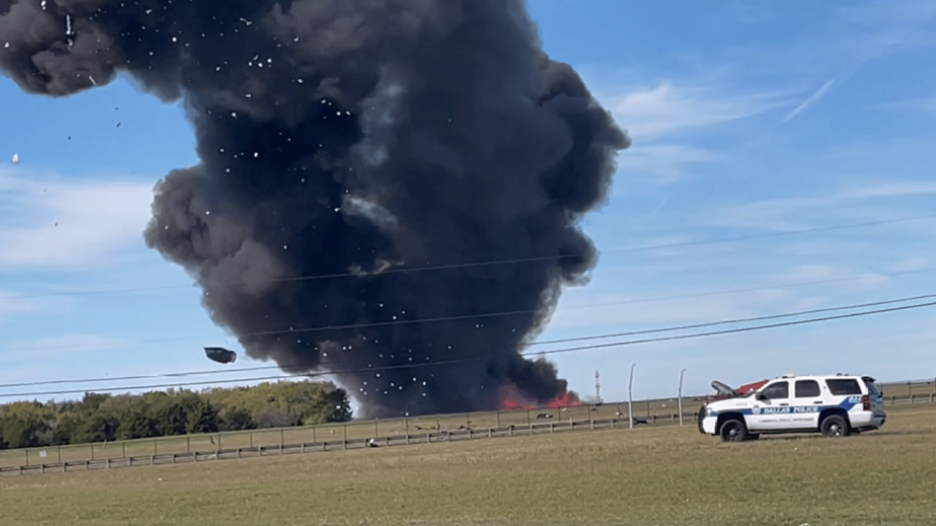 Planes Crash Mid-air During Air Show At Dallas Executive Airport A Number Are Feared Dead