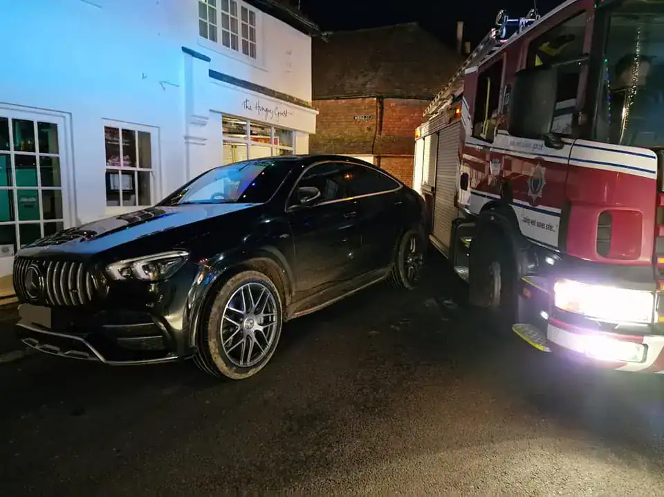 Fire Engine on a 999 call was blocked by a car parked on double yellow lines