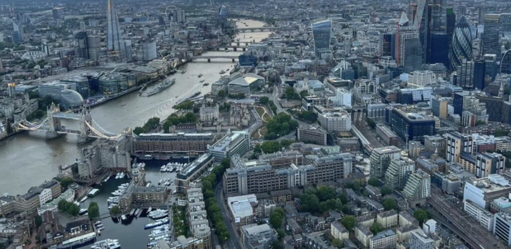 Fourteen serving and former Met officers and a community volunteer have been recognised in the King’s New Year Honours for their achievem…