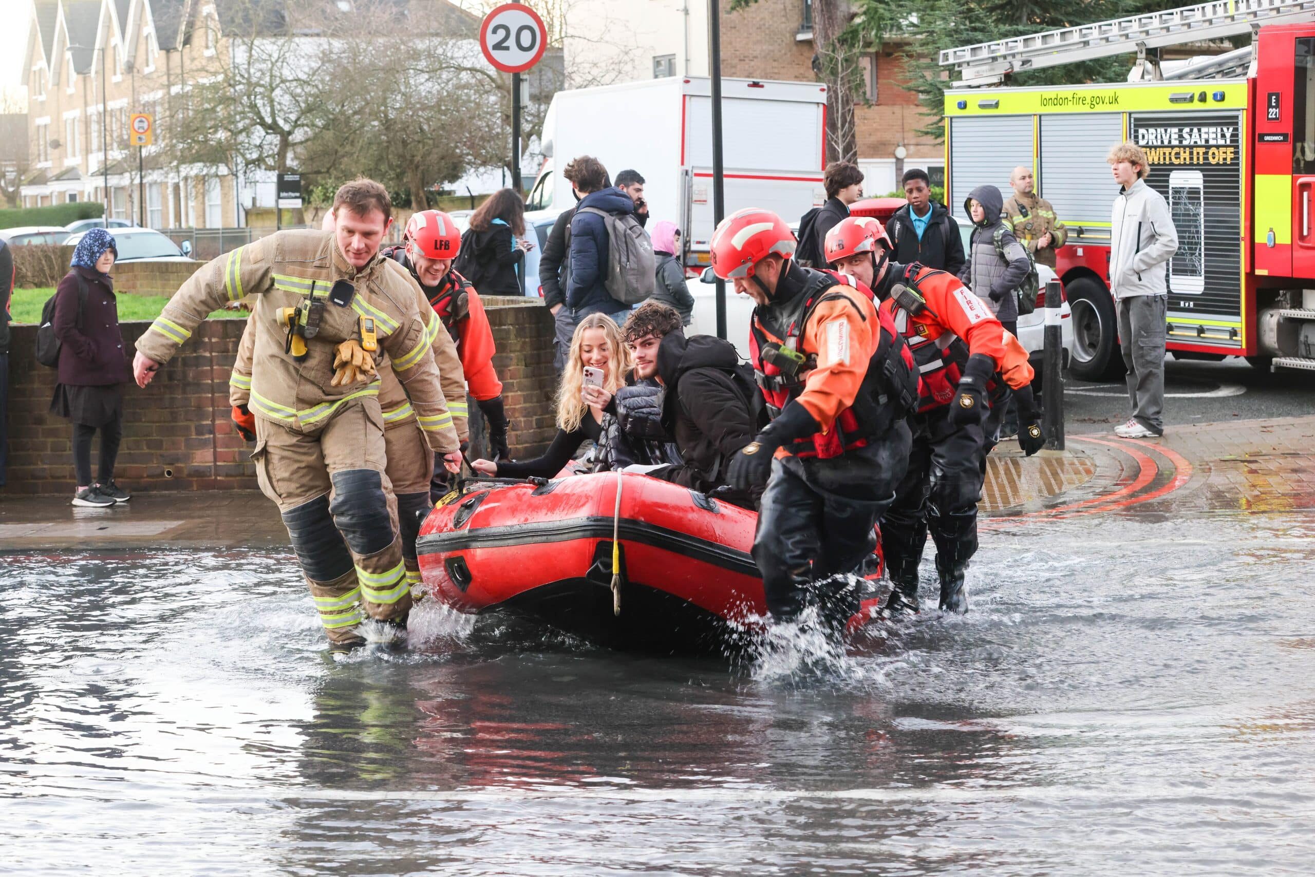Tfl Declare Major Incident After Major Water Main Burst In Eltham South East London  Leaving Thousand With No Water