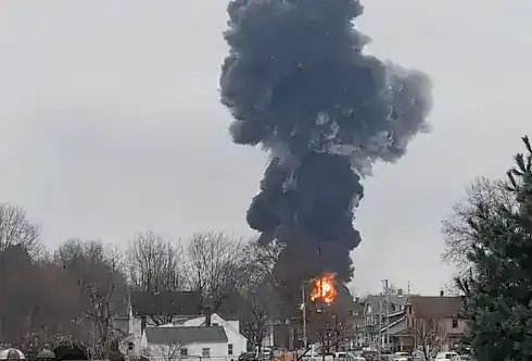 East Palestine Train Disaster: Urgent Evacuation as Tanker Explosion Threat Looms