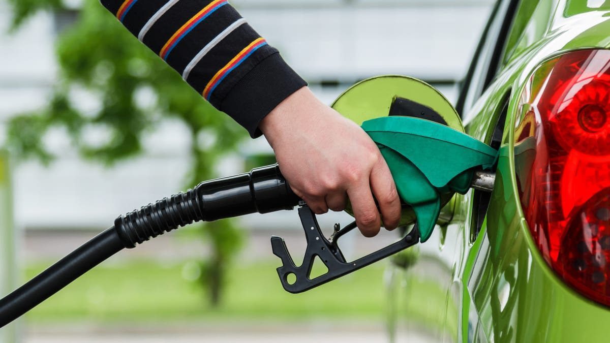 Drivers Advised to Remove Weight from Cars to Save on Fuel Costs