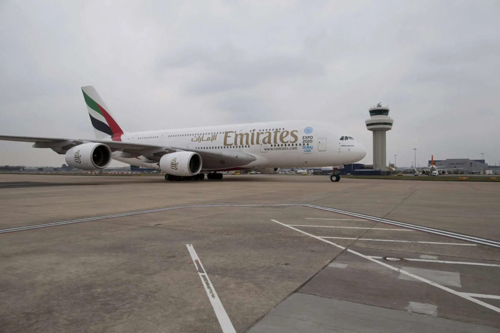 Emirates A380 Declares Emergency, Diverts to Gatwick as Fierce 65mph Winds Slam London Skies