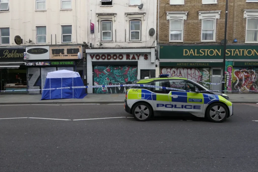 First Pictures As Met Police Murder Investigation Team Probing Hackney Death