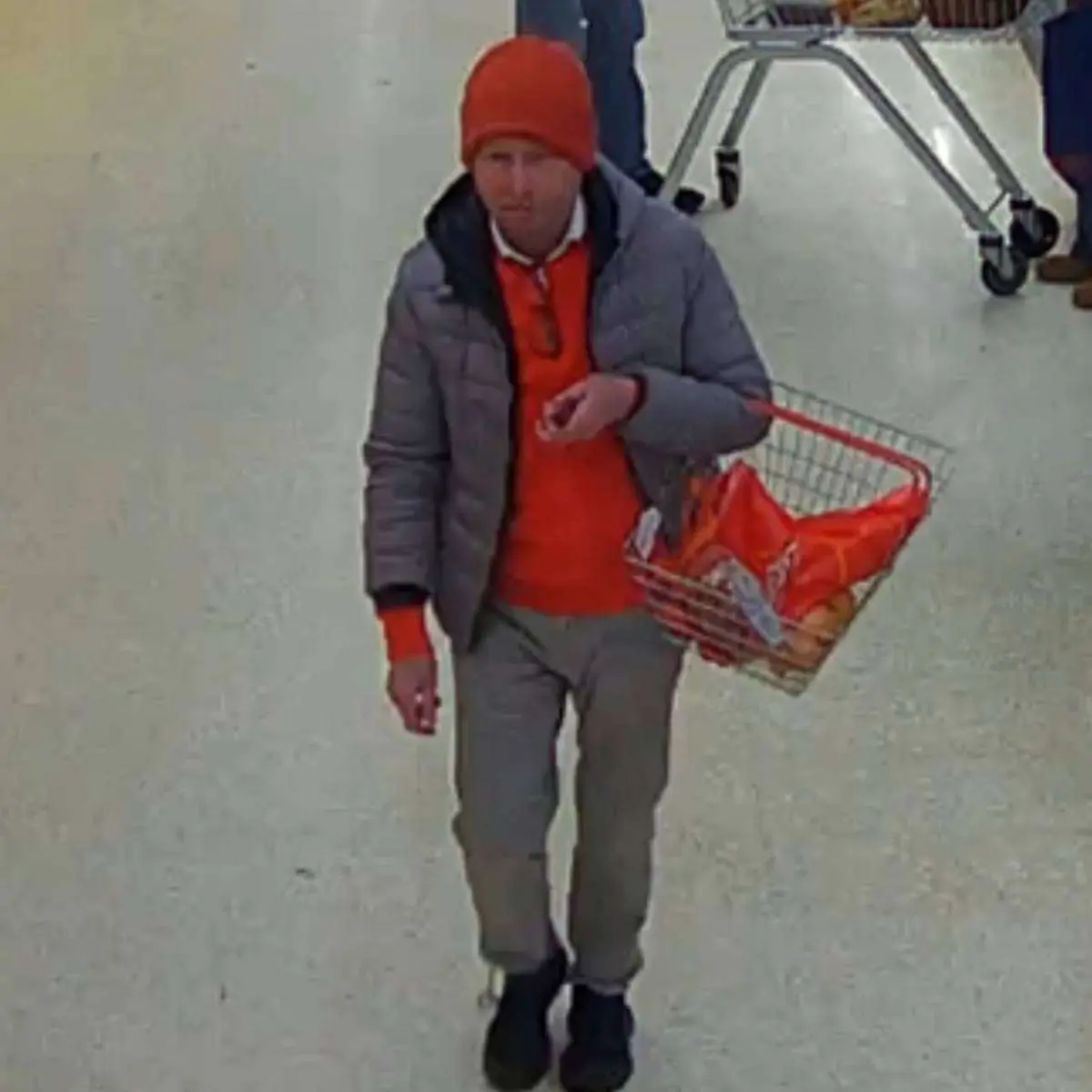 Horsham Purse Snatch Caught on CCTV – Police Urge Public to ID Red-Hatted Suspect at Sainsbury’s