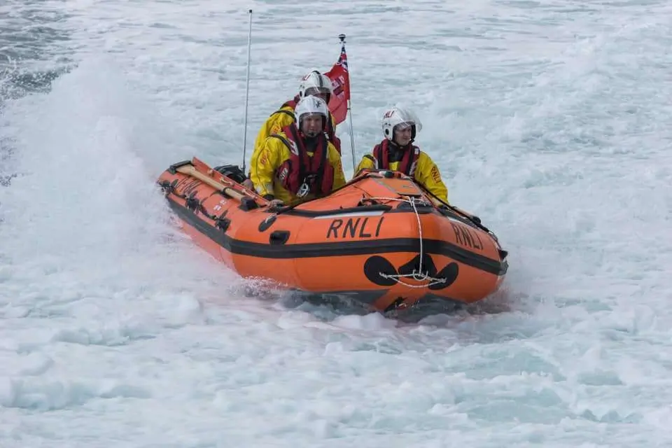 Heroic RNLI Rescue Kite Boarder in Peril off Shoreham’s Power Station After SOS Calls