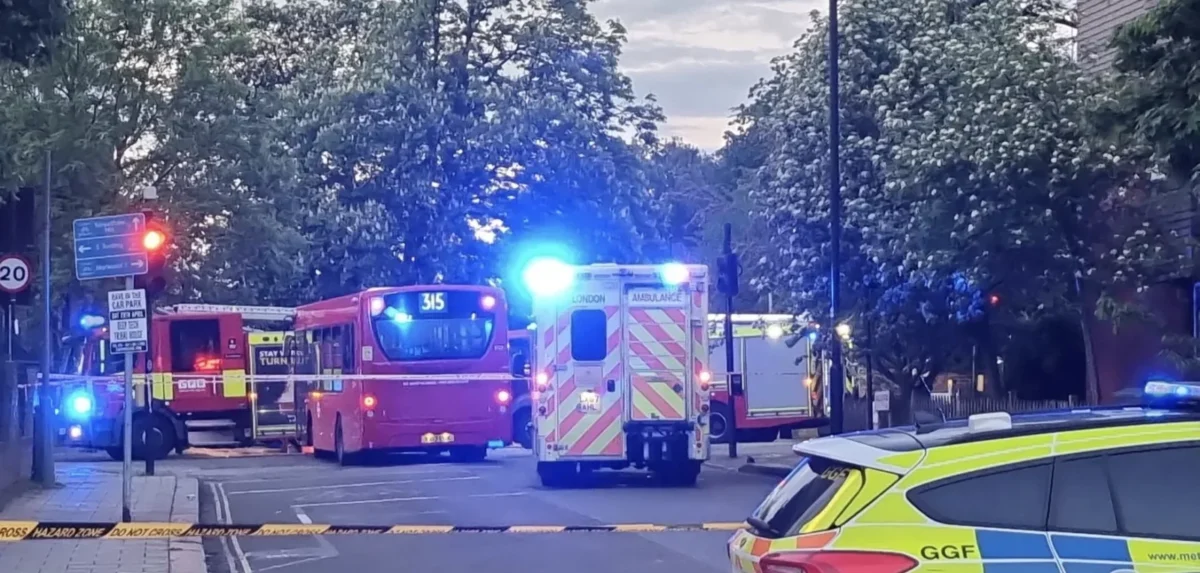 Streatham Hit-and-Run Sparks Major Traffic Chaos as Police Hunt Driver After Pedestrian Struck