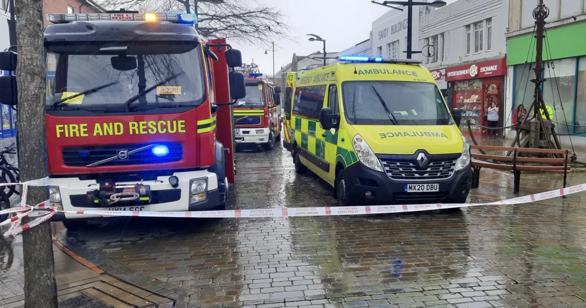 Fierce Winds Rip Down Scaffolding on Fareham’s West Street, Emergency Crews Rush In