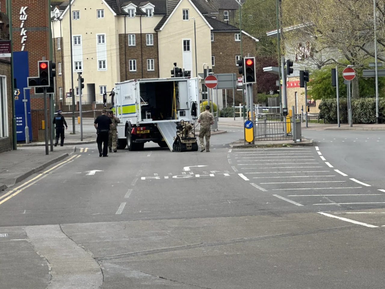 Suspect Package Throws Dartford Into Lockdown