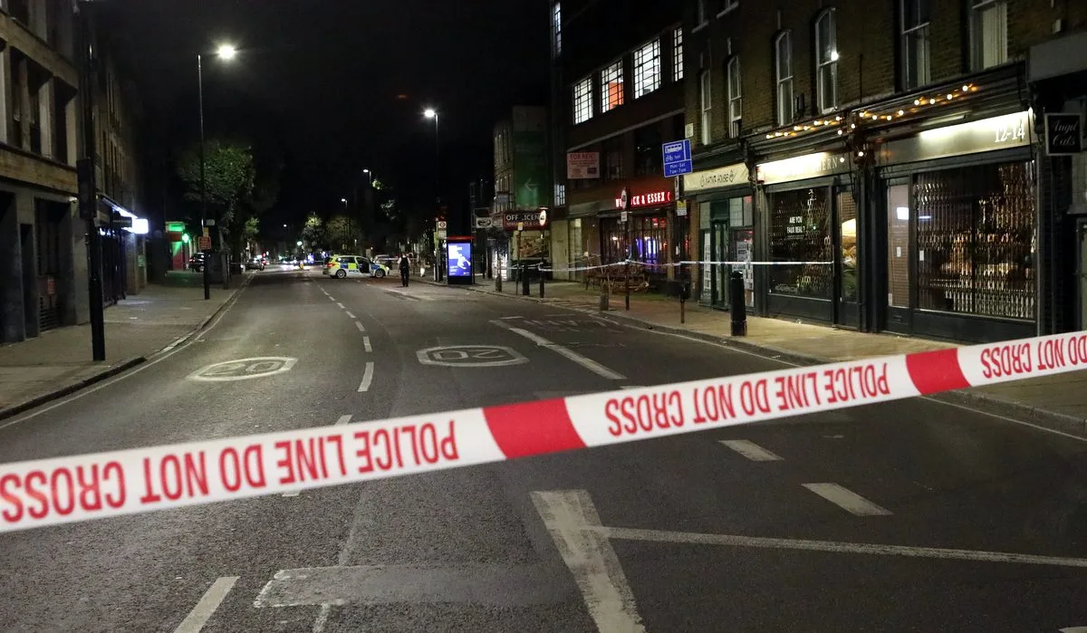 Essex Road Islington under Police lockdown following mass brawl involving 40 men Essex Road Islington under Police lockdown following mass brawl involving 40 men