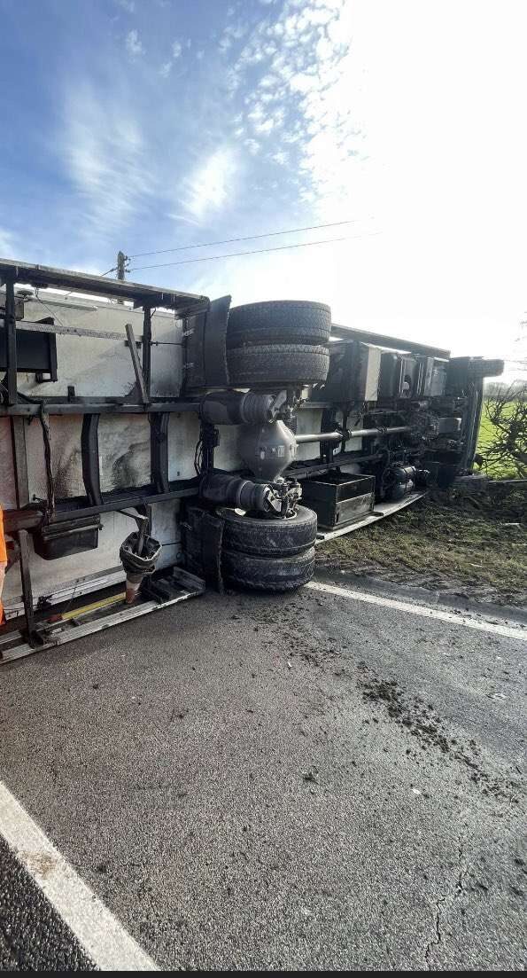 Updated: Lewes To Newhaven A26 Closed Bothways After Hgv Overturns, Motorists Urged To Avoid Area
