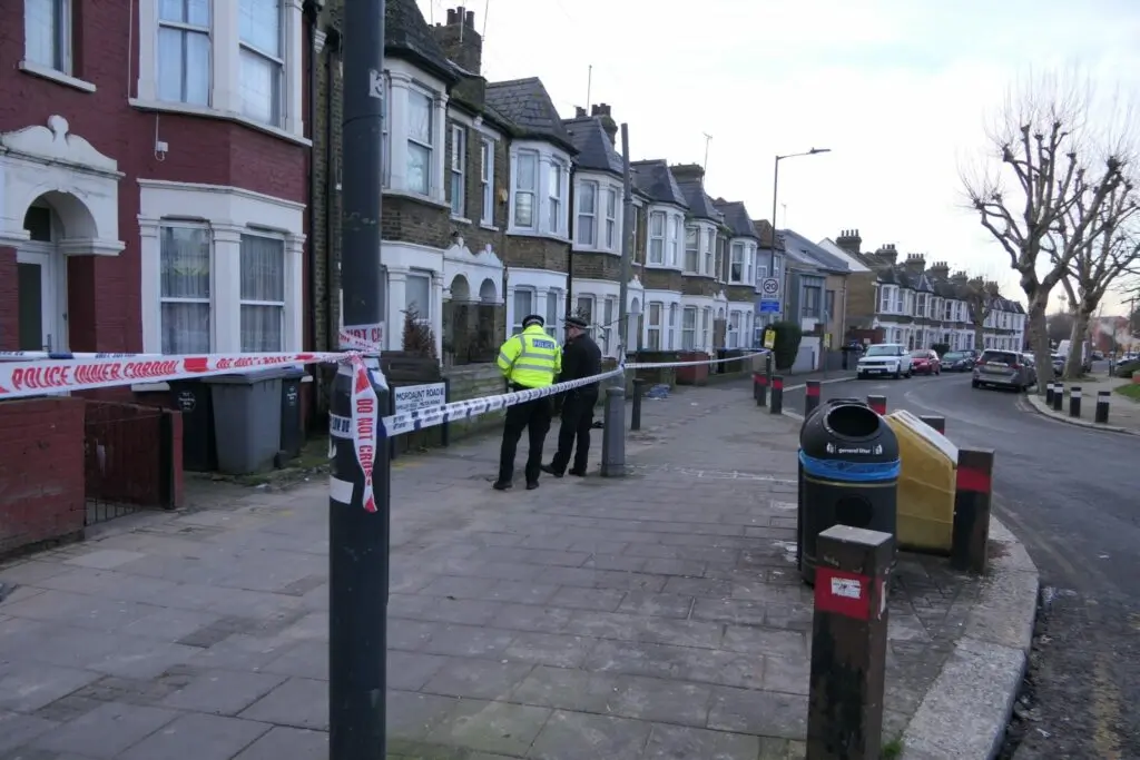 Two Stabbed On The Bakerloo Line Two Stabbed On The Bakerloo Line