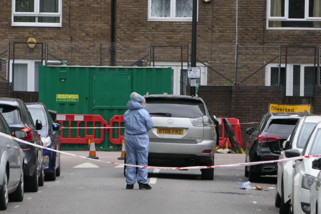 Manhunt Launch For Tower Hamlets Gunman And Silver Skoda Octavia That Made Off From The Scene