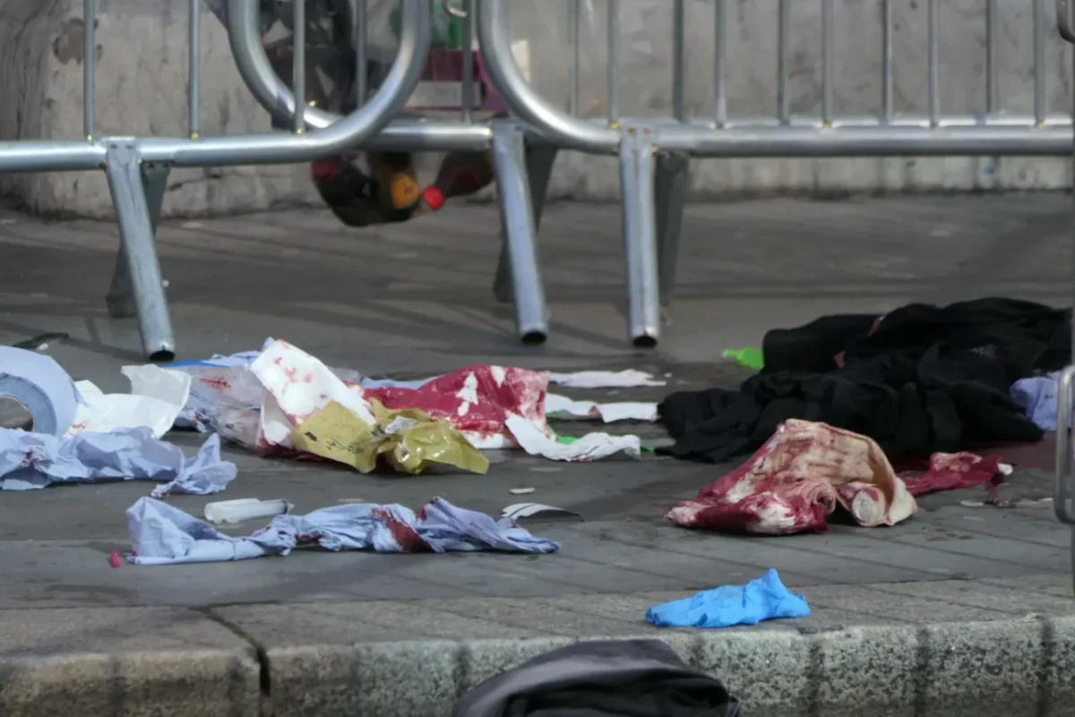 Stabbings at Kings Cross Bridge After Nightclub Brawl – Two Men Stable, Police Investigate