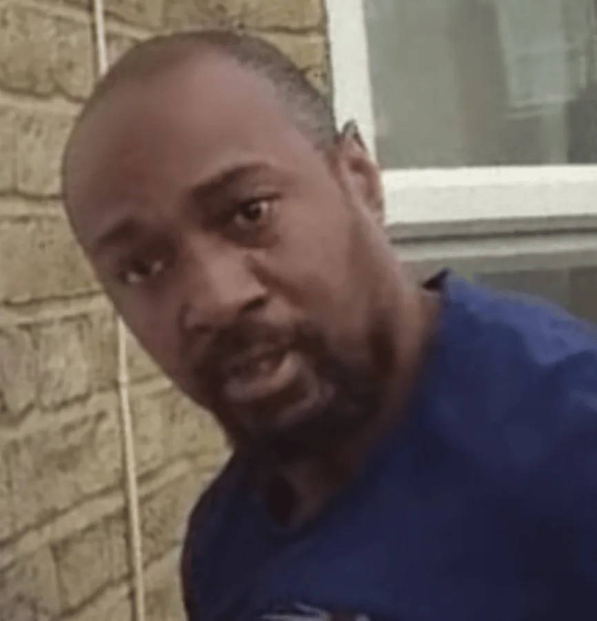 A man has been jailed for threatening bailiffs with a firearm which he later pointed at police officers – (ID 538525)
