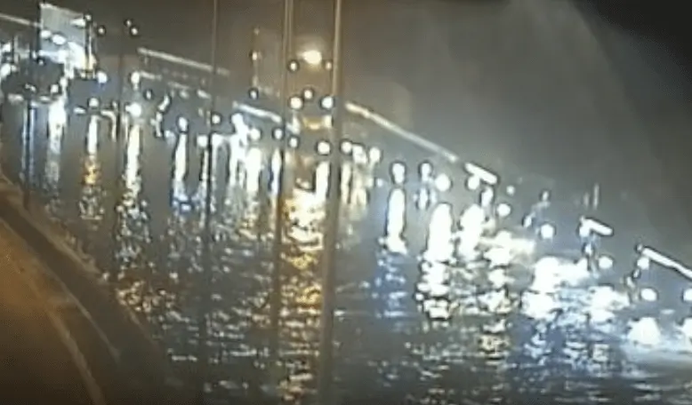 The #m25 In #surrey Is Closed Anti-clockwise Between Junction 10 & Junction 9