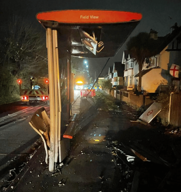 Police officer forced to jump out the way of vehicle driven at them whilst directing traffic at collison – (ID 535674)