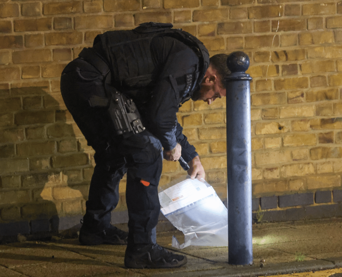 Gunbattle break out near to the Brixton O2 academy – (ID 534704)