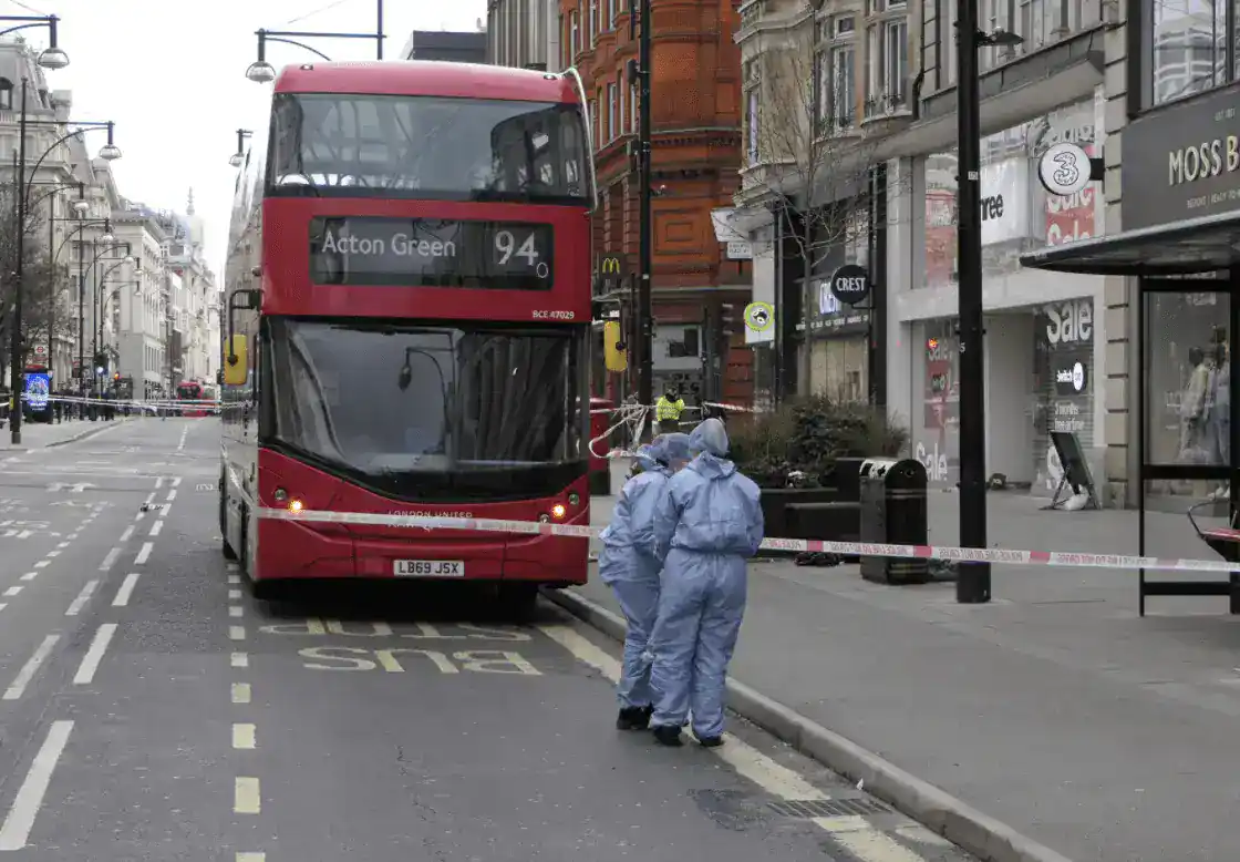 Man, 25, Critically Stabbed on Oxford Street Bus – Police Hunt Witnesses