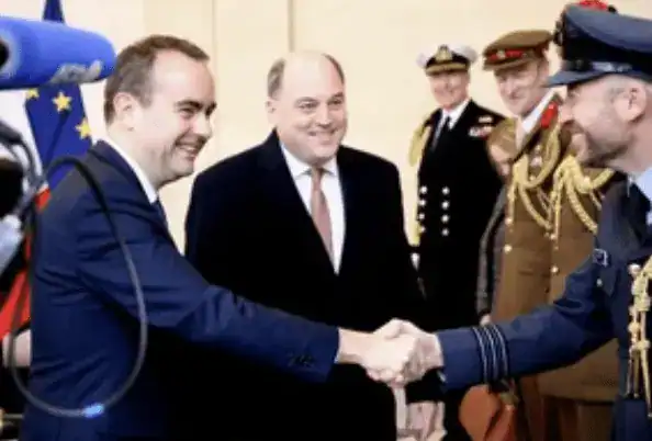 Uk And France Commit To Greater Defence Cooperation At Paris Summit