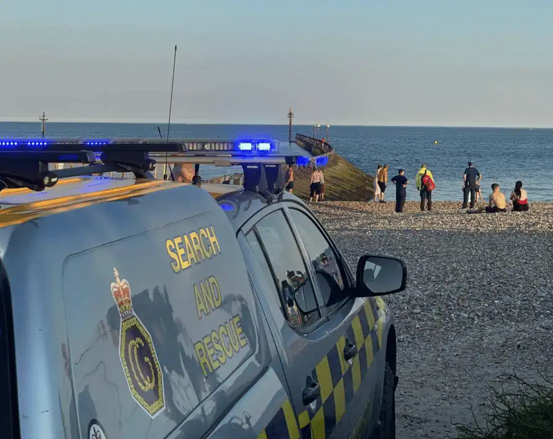 Heroic Rescue as Man Saves Dog Swept Out by Tide Near River Arun—Coastguard Urges Owners: Don’t Risk Lives, Call 999