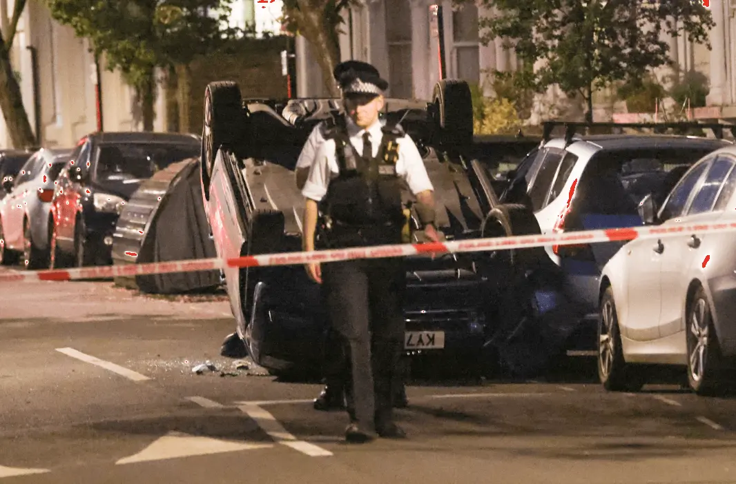 Shotgun Shootout In Camberwell: Two Taken To Hospitial One  Man With  Shotgun Injuries