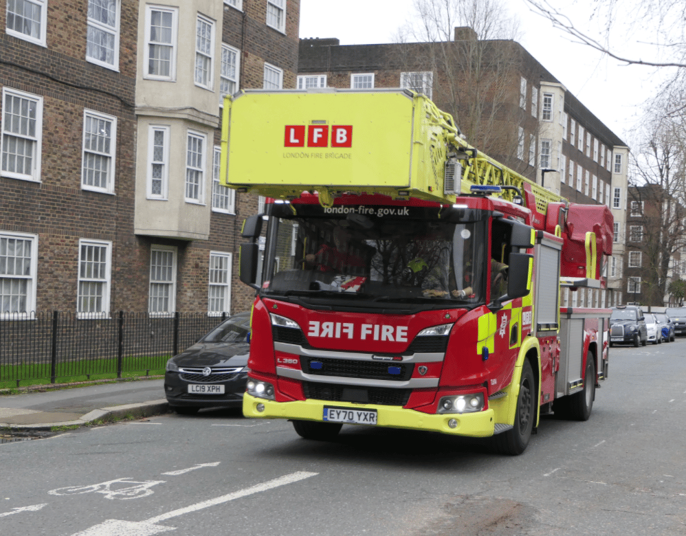 This Afternoon, Four Fire Engines And Approximately 25 Firefighters Were Dispatched To A Flat Fire On Tyers Street In Vauxhall