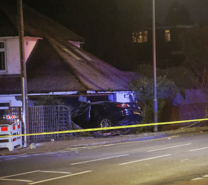 Car Ploughs Into Property Fracturing Gas Main After High Speed  Police Chase In Orpington