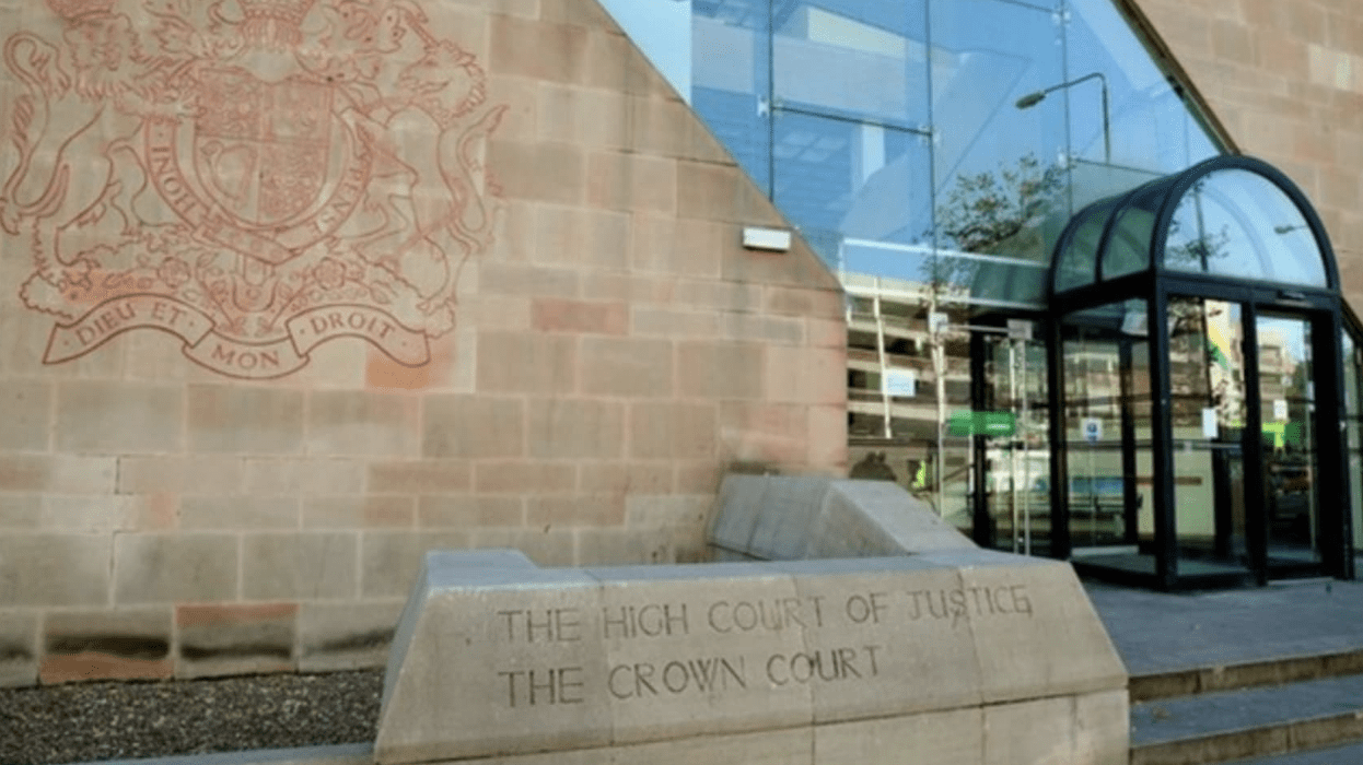 Two Drug Dealers Were Caught After Police Stopped A Car That Had Gone Through A Red Light