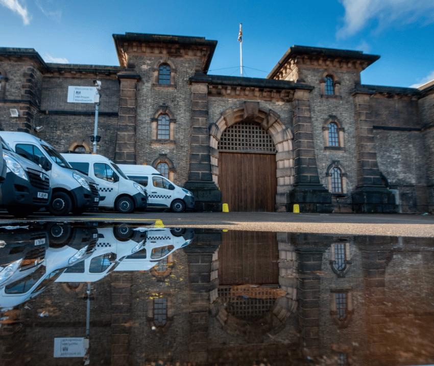 Blaze tackled by prison staff and fire crews on hospital wing at Wandsworth Prison – (ID 535205)