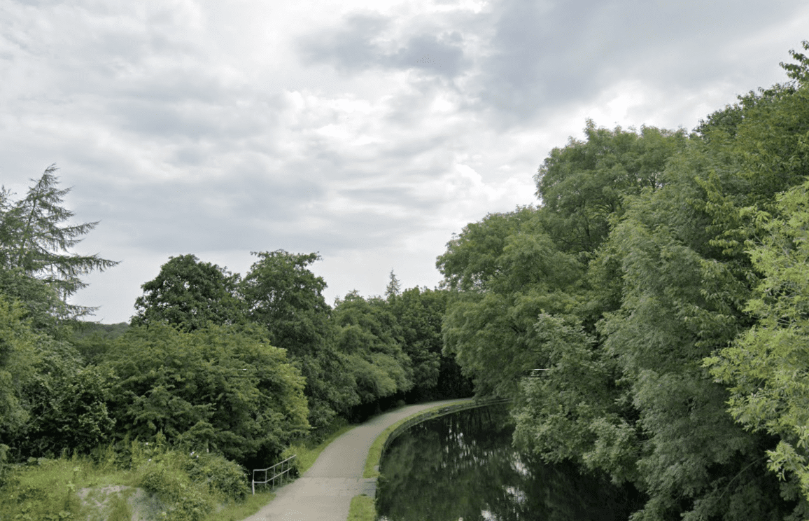He Only Had A Single Key And A 30-year-old A-z Map Book With Him