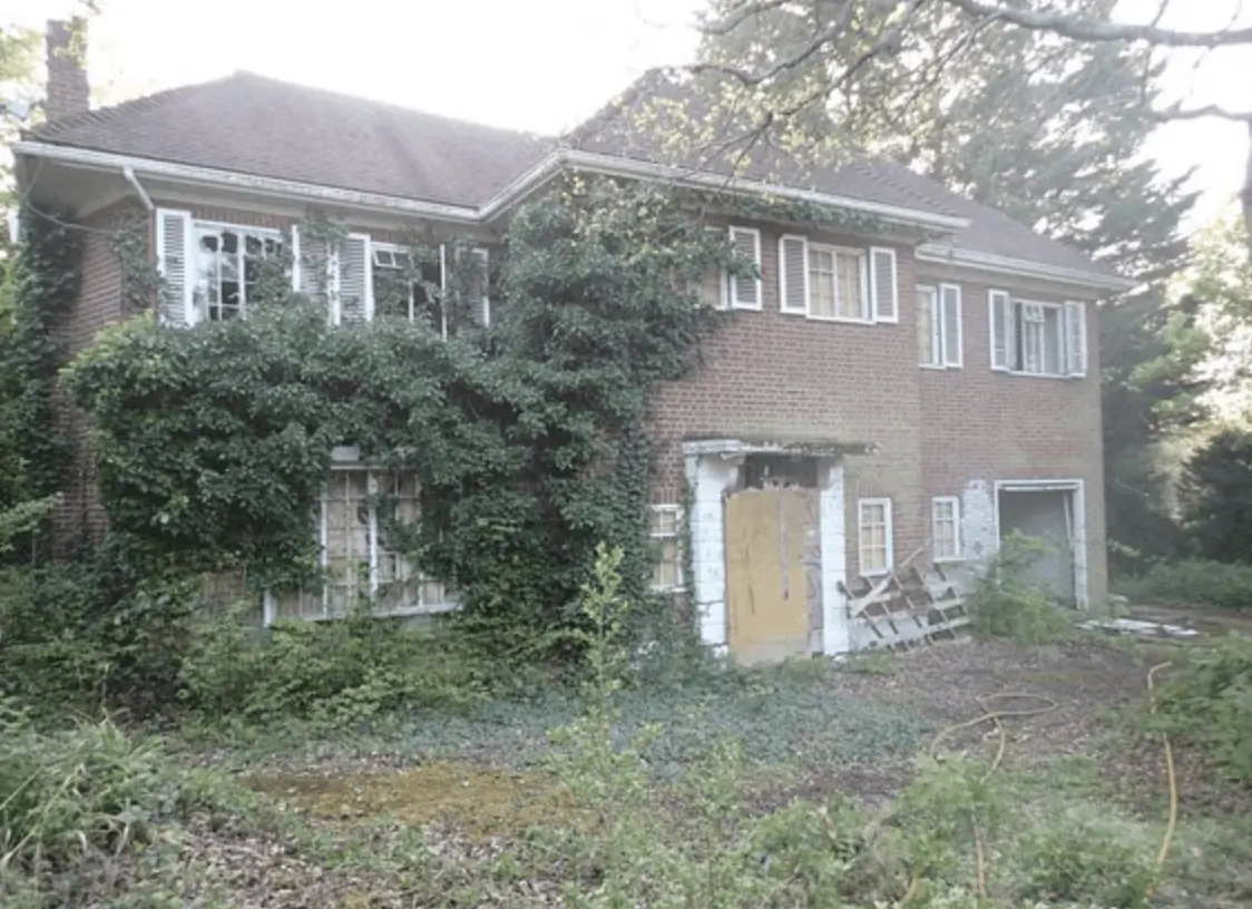 A small part of the ground floor of a derelict two-storey detached house was damaged by the fire
