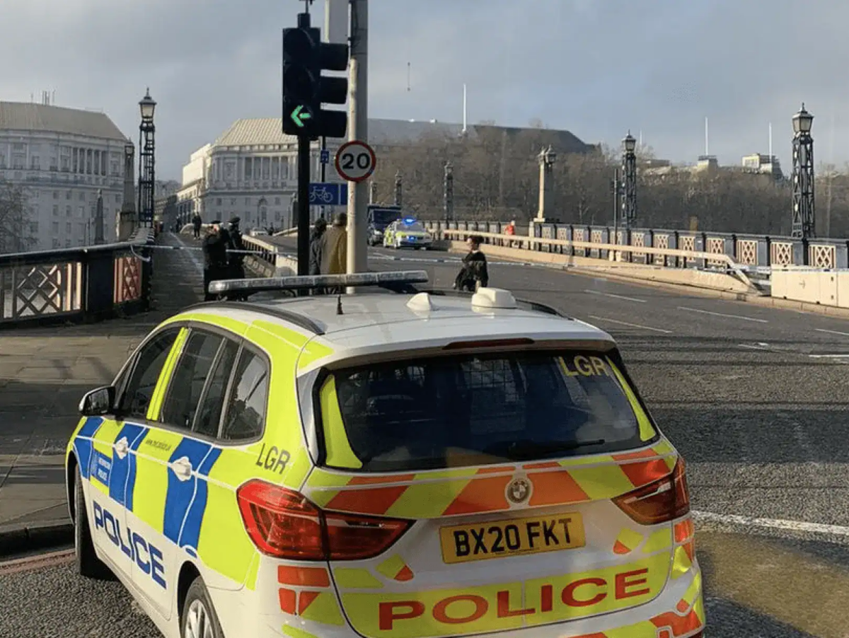 London Lambeth Bridge closed: Police rush to an emergency near Westminster