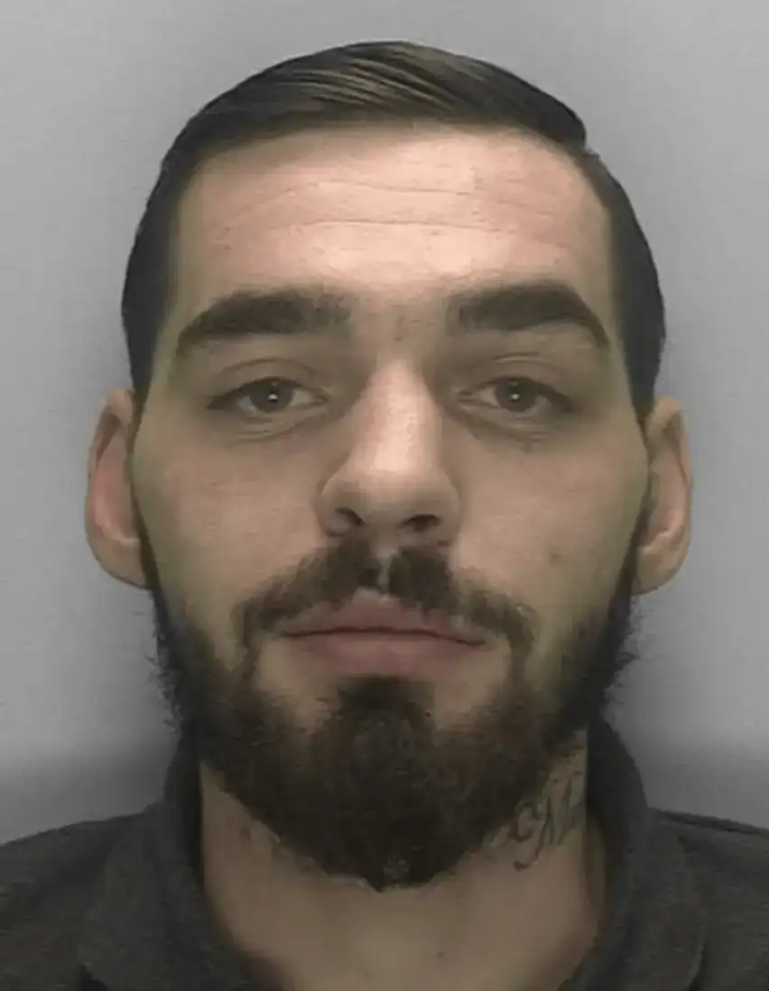 Manhunt Underway for Bradley Wright Over Offensive Weapon Charge – Seen in Crawley, Sutton, or Tooting? Call 999!