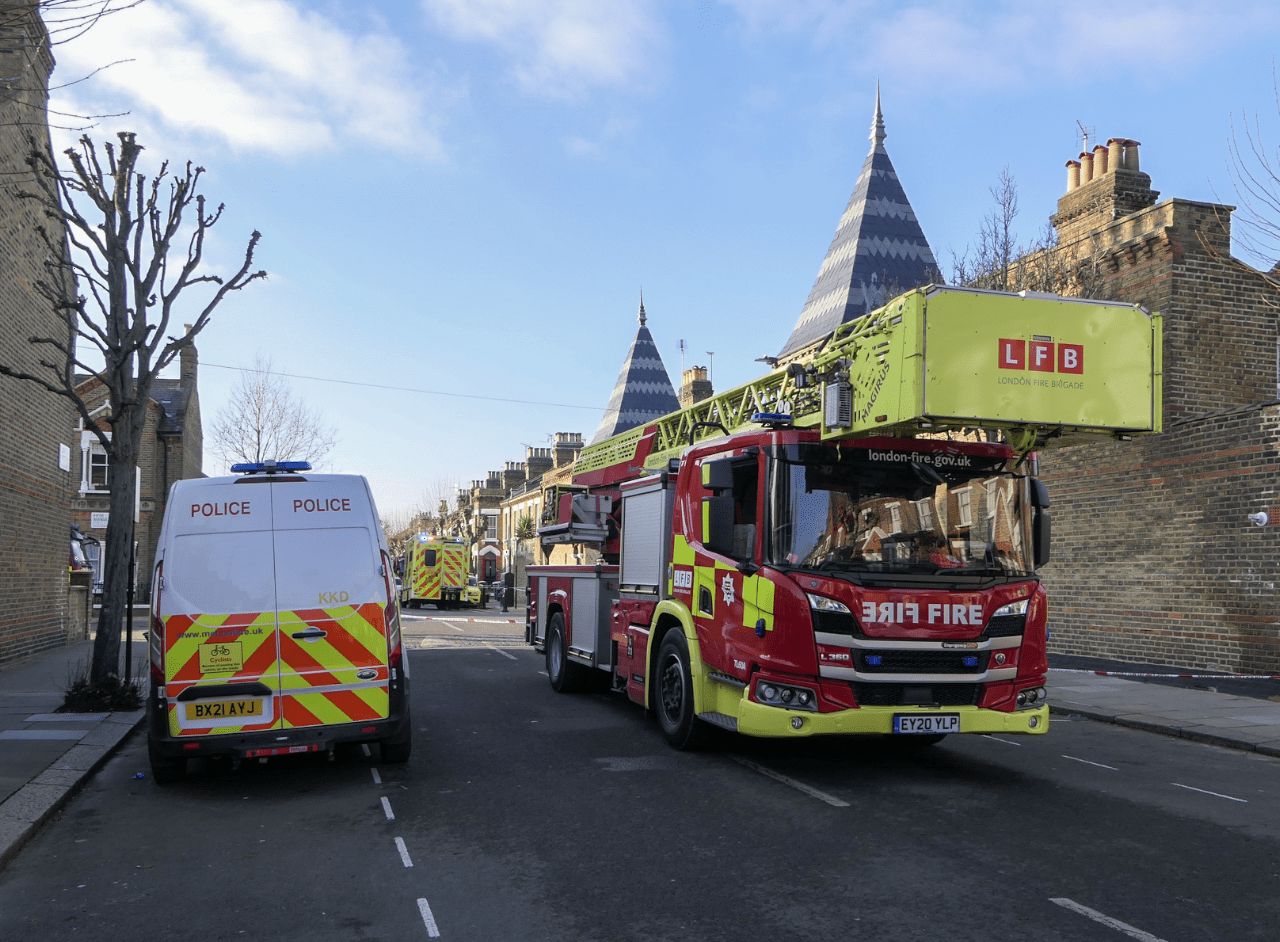 A man has fallen to his death from a property in Queens Park West London – (ID 550807)