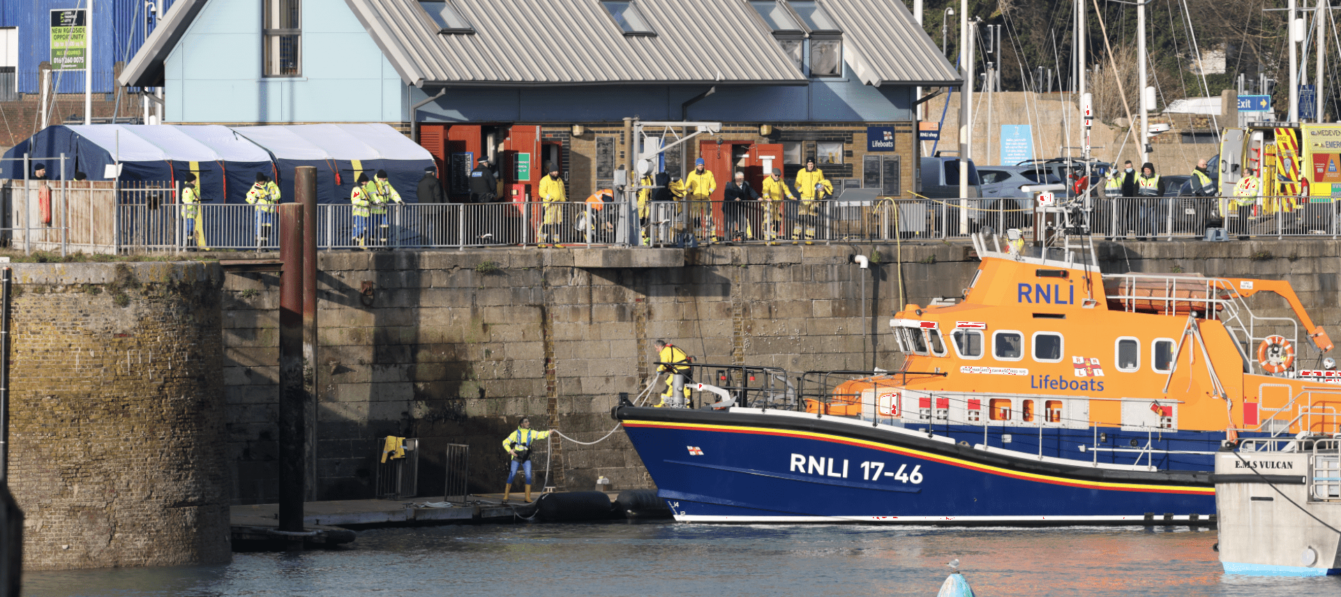 A major search and recovery operation is still underway in the sea off the coast of Kent after a boat carrying asylum seekers capsized – …